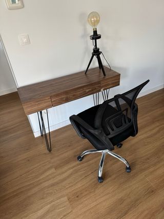 Lámpara de mesa trípode negra Ikea, regulable