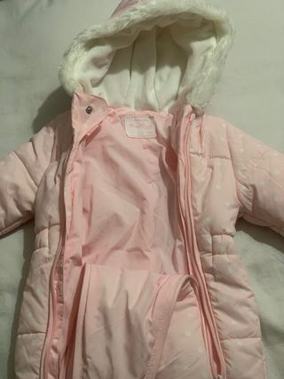 Buzo de bebé rosa con estrellas