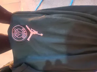 Maya deportiva negra y rosa