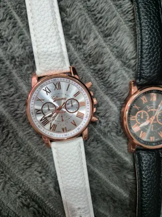 Relojes Negro y Blanco