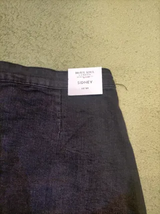 Falda vaquera negra con botones