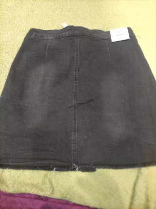 Falda vaquera negra con botones