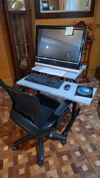 Ordenador Táctil con Mesa y Silla