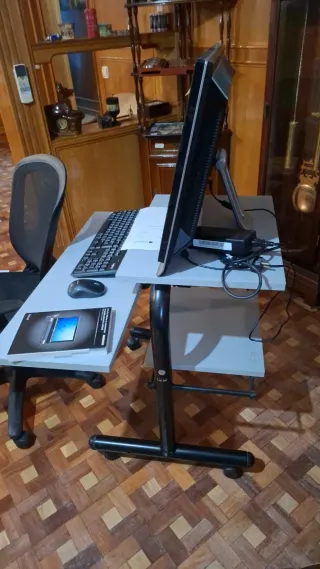 Ordenador Táctil con Mesa y Silla