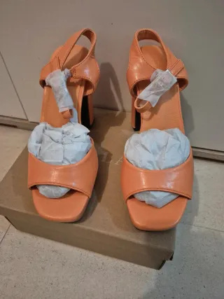 Sandalias de tacón con plataforma naranja