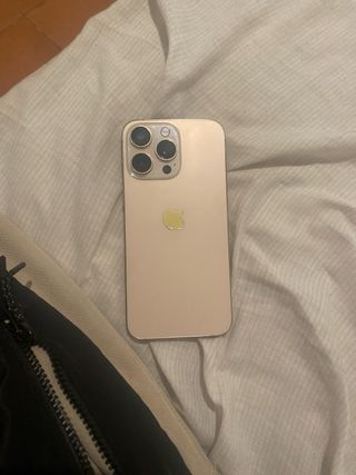 iPhone 16 Pro Dorado