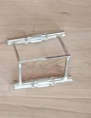 Banco con pesas y barras