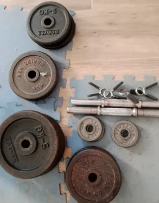 Banco con pesas y barras