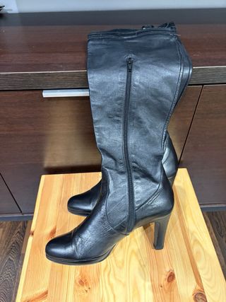 Botas altas de cuero negras con tacon