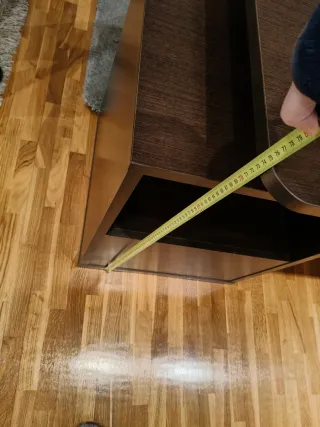 Mesa de escritorio marrón de madera