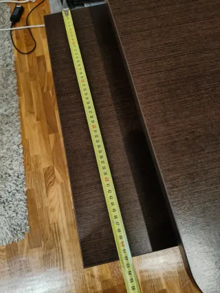 Mesa de escritorio marrón de madera