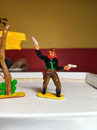 Lotto di soldatini in plastica western vintage