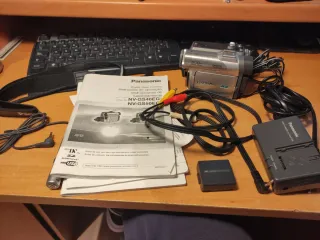 Videocámara Panasonic NV-GS40 + Accesorios