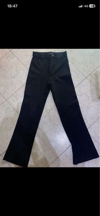 Pantaloni neri a zampa