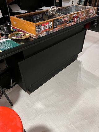 Banco espositivo in legno e vetro