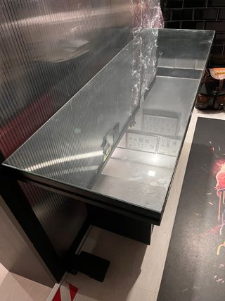 Banco espositivo in legno e vetro