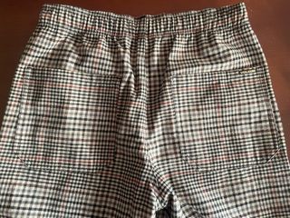 Pantalon Volcom de cuadros.