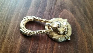 Tirador antiguo aldaba metal león