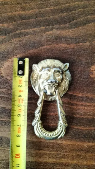 Tirador antiguo aldaba metal león