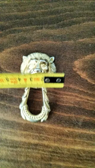 Tirador antiguo aldaba metal león