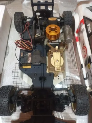 Macchina Kyosho a scoppio con 2 radiocomandi