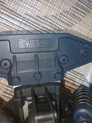 Macchina Kyosho a scoppio con 2 radiocomandi