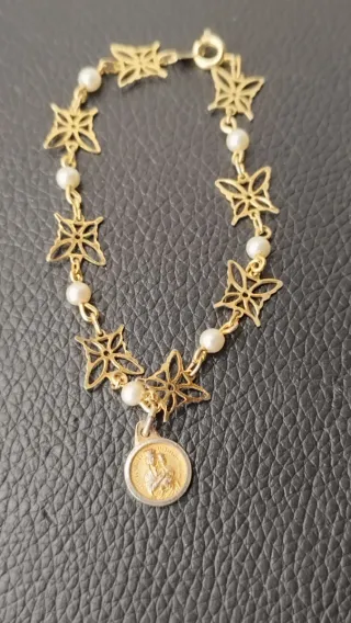 Lote religioso vintage: pulsera y broches