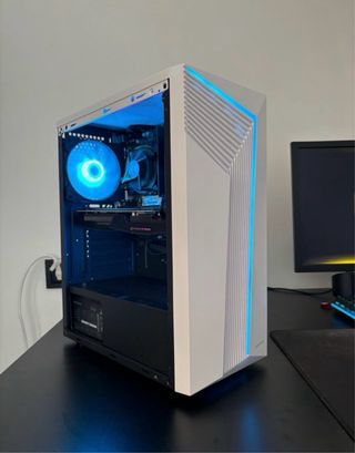 Ordenador Gaming Blanco con Luces LED