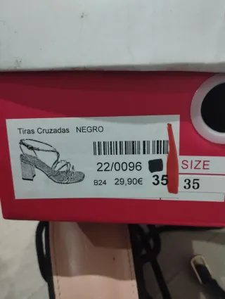 Sandalias negras de tiras