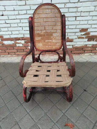 Vecchia sedia Thonet in legno massello anni 1920