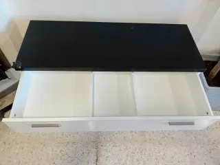 Mueble TV blanco y negro