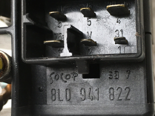 Caja Fusibles VW 8L0941822