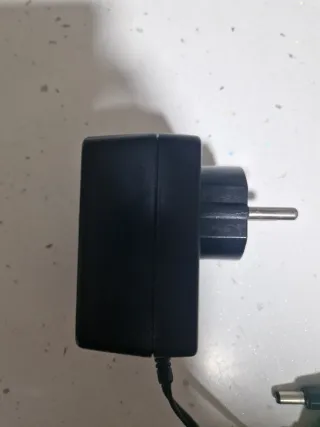 AC/DC ADAPTADOR 12V MARCA MOTOR