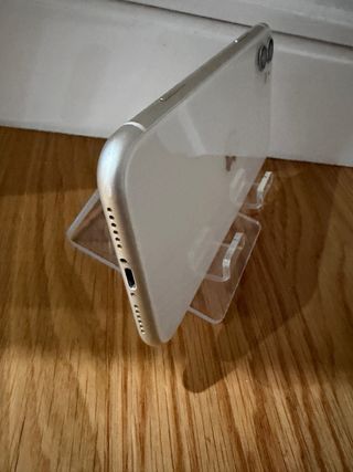 iPhone 11 128GB y fundas de regalo.