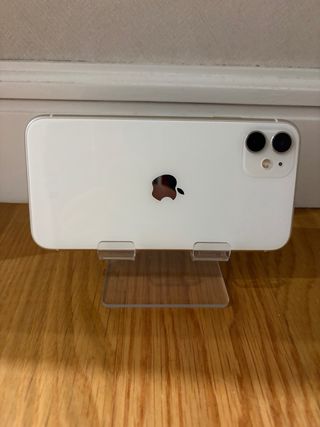 iPhone 11 128GB y fundas de regalo.