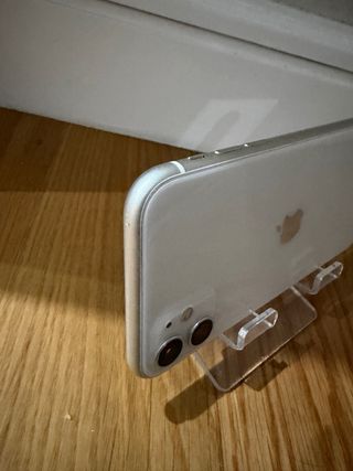 iPhone 11 128GB y fundas de regalo.