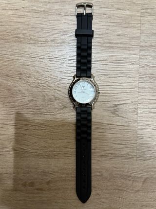 Reloj Romtimes Negro y Plateado.