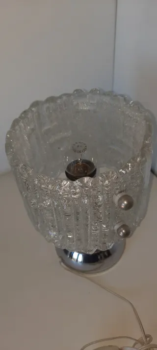 Lampada da tavolo in vetro e metallo
