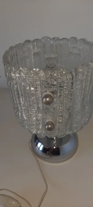 Lampada da tavolo in vetro e metallo