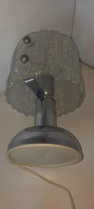 Lampada da tavolo in vetro e metallo