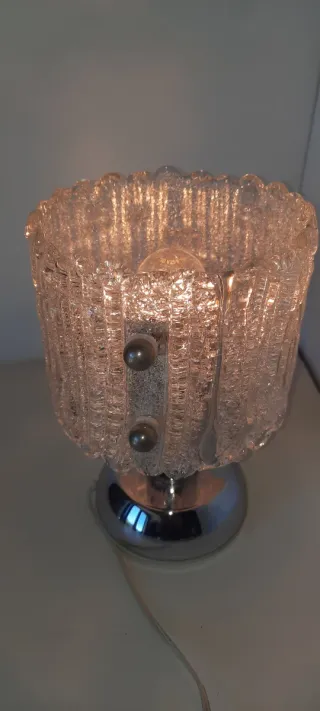 Lampada da tavolo in vetro e metallo