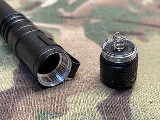 Linterna Táctica ultravioleta