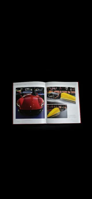 Libro Ferrari con estuche, edición 2026. 300 págin