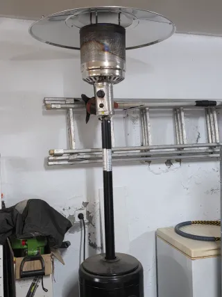 Estufa de gas Tarrington House exterior gris