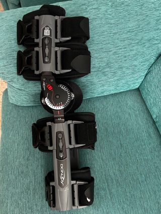 Rodillera ortopédica Donjoy ajustable