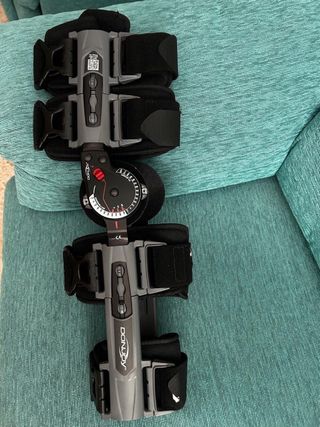 Rodillera ortopédica Donjoy ajustable