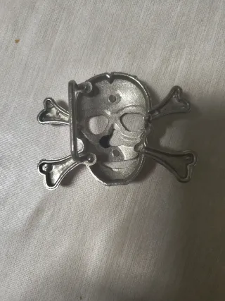 Hebilla cinturón calavera y tibias cruzadas