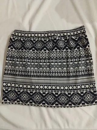 Saia estampada preta e branca