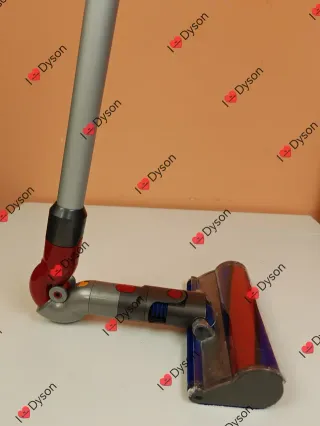 Accesorio codo Dyson para zonas bajas.