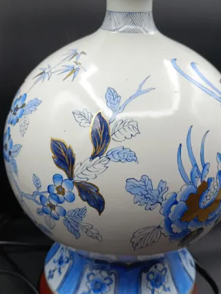 Lámpara de mesa de porcelana azul y blanca